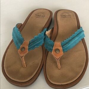 Sunjuns Teal Scalloped Leather Thong Sandals Size 9 M hardly used